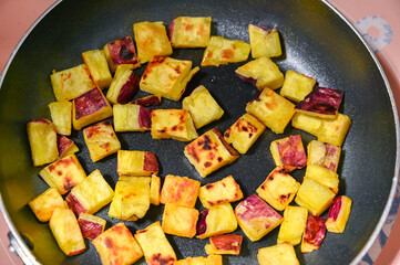 レンチンしたさつまいもを揚げ焼き