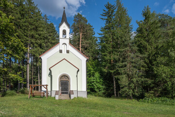 Kapelle oberhalb der Stadt Frymburg (Friedberg) am Lipno-Stausee in Tschechien