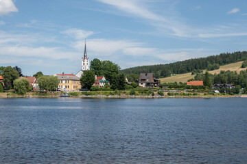 Blick auf den Lipno Stausee in Tschechien mit Sonnenstern