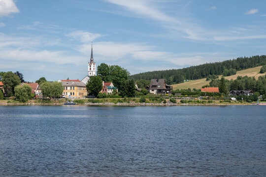 Blick auf den Lipno Stausee in Tschechien mit Sonnenstern