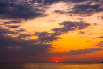 Obraz premium dramatic sky at sunrise at the sea. wonderful atmospheric background for wallpaper. stormy clouds above the water. sun over horizon. nature landscape of sozopol bay in summer. warm colorful gradient