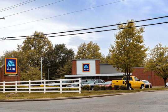 Jeffersonville, Indiana USA  April 25,  2025 A view of Aldi grocery store in Jeffersonville, Indiana