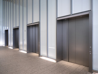 Fototapeta premium 高層ビルのエレベーター