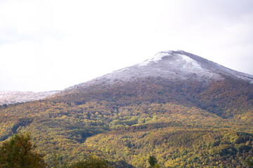 冠雪した岩内山