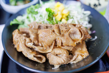 豚肉の生姜焼き。
イカフライ。
マグロの刺身。
泡盛。
民宿の美味しい晩ごはん。
沖縄県島尻郡慶良間諸島座間味島-2025
沖縄本島から40km西方にある諸島。
大小30以上の島々からなる島嶼群は全体が国立公園に指定されている。
珊瑚礁の海、白い砂浜、緑の山地は世界屈指の美しさ。
多くの貴重な動植物が生息している。
