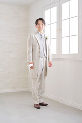 新郎　ポートレート　カメラ目線　全身