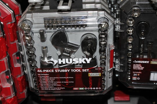 HUSKY STUBBY tool set closeup shelf