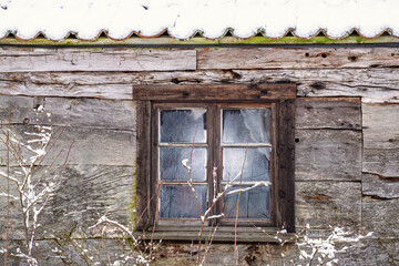 Timbered croft with frosty window © Lars Johansson