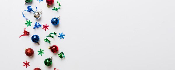 Christmas composition. a pattern of christmas balls on colored background. Flat lay, top view New year decor