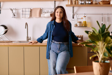 Woman with Waardenburg syndrome in a cozy kitchen setting