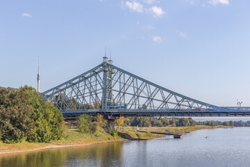 Das Blaue Wunder, offiziell als Loschwitzer Brücke bezeichnet in Dresden, Deutschland