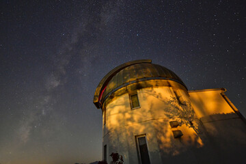 天文台と満天の星空