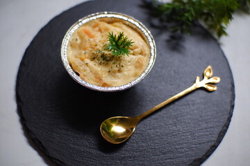 A cup of macaroni schotel 