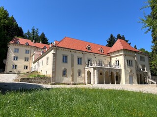 Obraz premium Opeka Manor or Opeka Castle or Bombelles Castle (Vinica, Croatia) - Burg Opeka oder Burg Bombelles in Marcan (Vinica, Kroatien) - Dvorac Opeka ili Bombellesov dvorac u Marčanu (Vinica, Hrvatska)