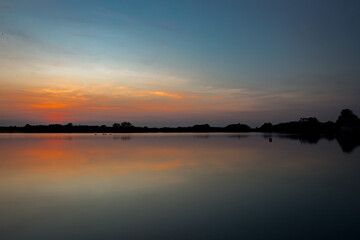 Obraz premium Sunset over lake