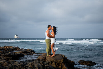pareja dia a dia enamorados jovenes