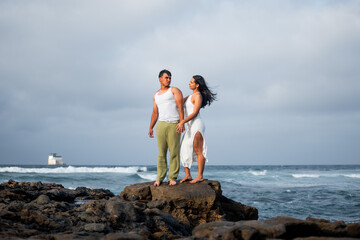 pareja dia a dia enamorados jovenes