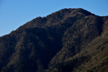 天子山地の竜ヶ岳山頂より望む晩秋のタカデッキ
