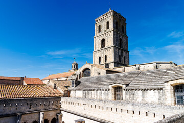 Fototapeta premium Cloister and bell tower of church of St. Trophime, in Arles, France, Europe