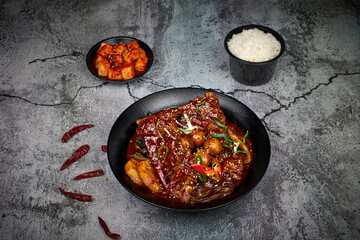 매운 돼지등뼈찜을 촬영한 모습입니다.