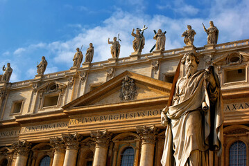 Petersdom mit  Apostel Paulus