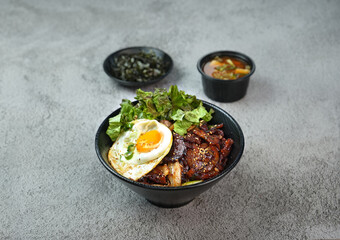 직화불고기 덮밥을 촬여한 모습입니다.