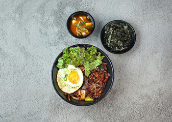 간장 불고기 덮밥을 촬영한 모습입니다.