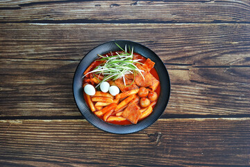 매운 국물 떡볶이를 촬영한 모습입니다.