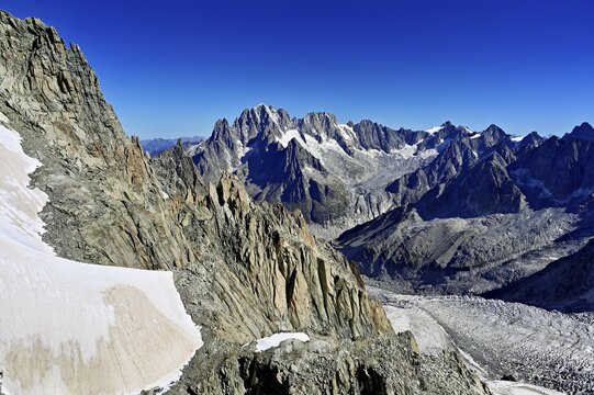 View from the T&eacute;l&eacute;cabine Panorama Mont-Blanc of the mountains Aiguille Vert, Les Droites, Les Courtes, in the foreground the Glacier du G&eacute;ant, Chamonix-Mont-Blanc, Haute-Savoie, France