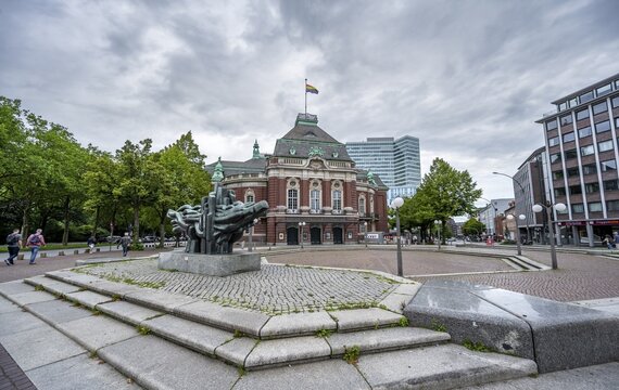 Laeiszhalle concert hall on Johannes-Brahms-Platz with sculpture Homage to Brahms, Hamburg, Germany