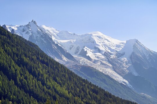 From left snow-covered Aiguille du Midi, Mont-Blanc, Vallot Hut, Dome du Go&ucirc;ter, Aiguille du Go&ucirc;ter, Chamonix-Mont-Blanc, Haute-Savoie, France