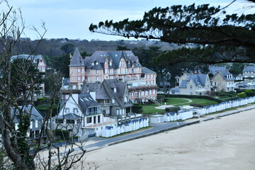 ch&acirc;teau sur la cote