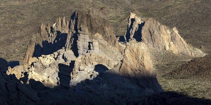 Panorama during the ascent to the Alto de Guajara, 2715m, to the bizarrely shaped towers of volcanic rock, Roques de Garc&iacute;a, at sunrise, Teide National Park, Parque Nacional del Teide, Tenerife, Canary Islands, Spain