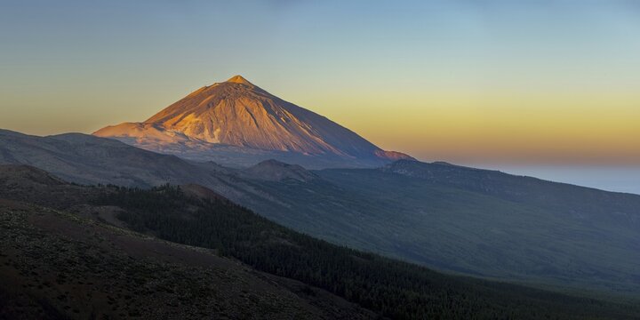 Panorama from east over the Teide National Park, Parque Nacional del Teide, to Pico del Teide, 3715m, at sunrise, Tenerife, Canary Islands, Spain