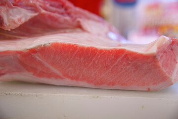 脂がのって美味しそうな本マグロの切り身