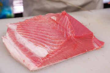 脂がのって美味しそうな本マグロの切り身