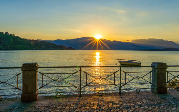Sonnenuntergang in Laveno am Lago Maggiore