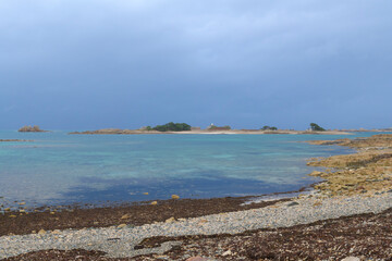 Joli paysage  de mer en Bretagne au passage d'un orage