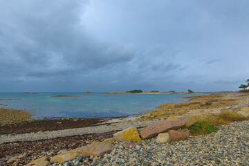 Joli paysage  de mer en Bretagne au passage d'un orage