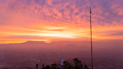 Atardecer cerro san cristóbal, vista desde dron 1 © Felipe