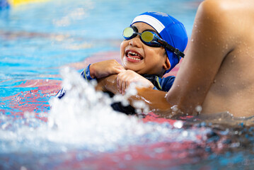 スイミング教室に通う5歳の男の子