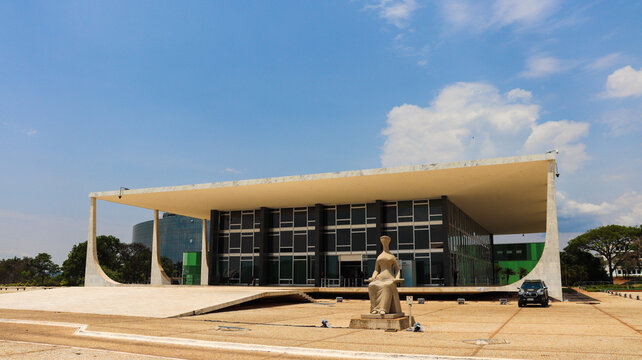 O Supremo Tribunal Federal representa a mais alta inst&acirc;ncia da justi&ccedil;a brasileira e um &iacute;cone arquitet&ocirc;nico de Bras&iacute;lia. Bras&iacute;lia, DF em 20 outubro 2025