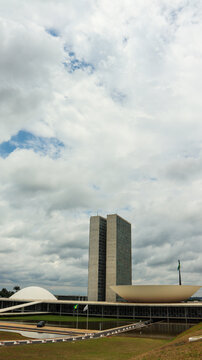 Imagem urbana do Congresso Nacional mostra a arquitetura emblem&aacute;tica de Bras&iacute;lia e o centro pol&iacute;tico brasileiro. Bras&iacute;lia DF em 10 Fev 26.