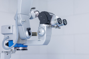 Ophthalmic operating microscope for eye and facial microsurgery in a modern clinic