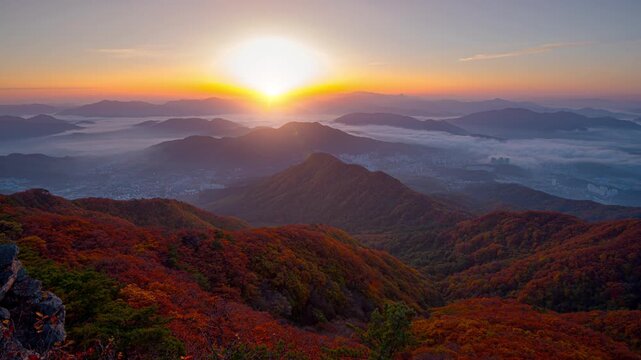 The scenery of the rising sun and the red and yellow leaves of autumn in South Korea