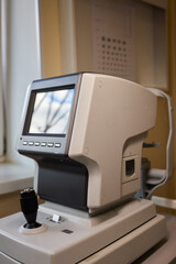 An Advanced Optical Measuring Device for Comprehensive Eye Examination and Analysis
