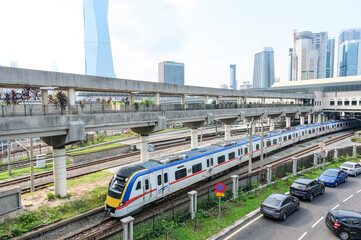 クアラルンプール駅を出発する近郊電車