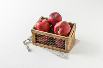 박스에 담긴 사과