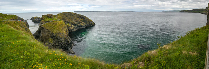 Panorama Landschaft in Nordirland mit Küste