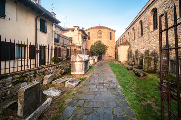 Between ancient history, art, and nature. The island of Grado in winter. The village and the sea. Friuli